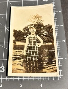 Unusual 1920s MELTING WOMAN Water Dissolving DRESS Reflection Antique PHOTO - Picture 1 of 3