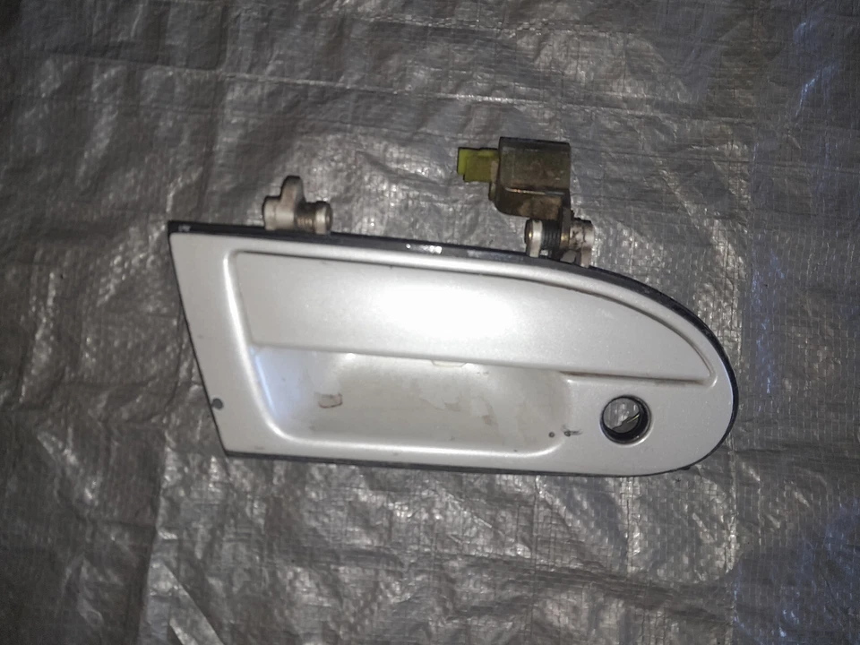 91-99 Mitsubishi 3000GT Dodge Stealth EXTERIOR OUTER DOOR HANDLE WHITE RIGHT RH - Image 1 of 4