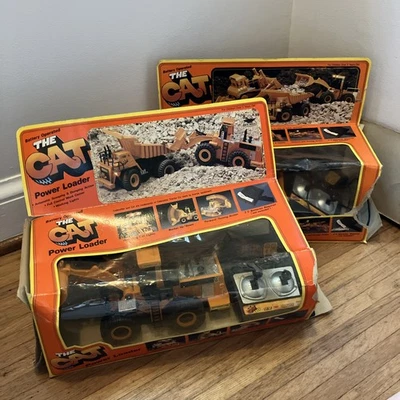 New Bright The Cat 992 Power Loader and D9L Power Dozer No 290 and 291, Remotes - Image 1 of 4