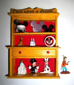 Estante de exhibición de madera de figuras de porcelana de plástico de colección de miniaturas de Disney - Imagen 1 de 12