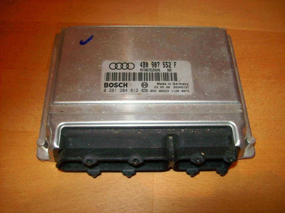 Centralina motore Audi A4 (8D) 2.4 ALF 4B0907552F 0261204812 121KW 23.05.98 D03 - Immagine 1 di 1