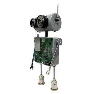 DATA (sculpture robot objets trouvés) - Photo 1 sur 5