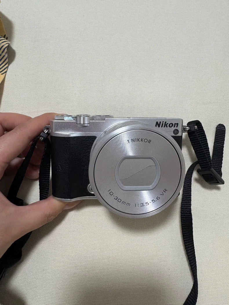 【ジャンク品】Nikon1 J5 1NIKKOR Nikon 1 J5 - Wikipedia