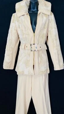 Vintage 1970s white suit set, ivory faux fur collar top knit capri pants retro M - Image 1 of 4