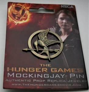 Hunger Games Mockingjay Reversnadel Neu NOS 2012 MOC Film Logo Requisite Replica Pin - Bild 1 von 3