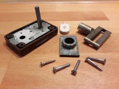 1 Schloss m. Schlüssel -Schranktüren/Schrankklappen - Oldtimer Wohnwagen - Bild 1 von 4