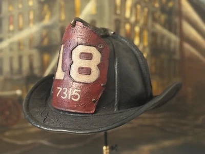 Vintage Leather Fire Helmet Front Cairns FDNY Engine 11 Lt Manhattan Disbanded - Image 1 of 4