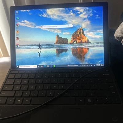 Microsoft Surface Pro 7 i3-1005G1/4GB/128GB Wi-Fi solo platino - muy bueno Foto 1 de 3