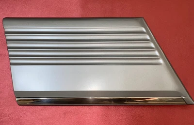 Mercedes-Benz Front LH Lower Fender Paneling - 126-690-21-40 - For 380SE & More - Image 1 of 4