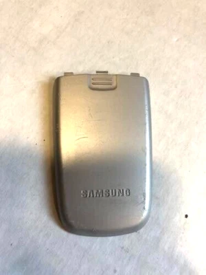 GENUINA Samsung SCH-A645 CUBIERTA DE BATERÍA Puerta PLATA vertical abatible teléfono celular trasero Foto 1 de 3