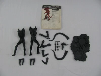1991 Halcyon Movie Classics 1/9 Scale Alien Warrior Figure Model Kit Parts Lot - Image 1 of 4