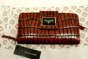Cartera TAHARI Cuero Genuino Croco ID Protegida Caoba A Presión Zonas con Cremallera - Imagen 1 de 11