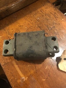 JOHNSON EVINRUDE MOTOR MOUNT VINTAGE 384472 FREE SHIPPING! - Picture 1 of 1