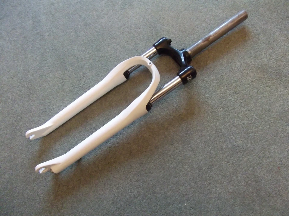 SUNTOUR M3030 Alloy 27.5" SUSPENSION FORKS 1 1/8" THREADLESS x 195mm Stem, Disc - Image 1 of 4