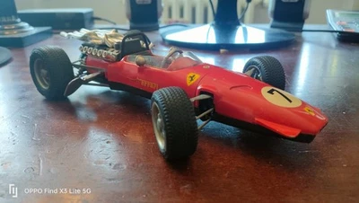 Modellino Ferrari F.2 320PS scala 1/16 con motore a molla funzionante Shuco 1965 - Immagine 1 di 4