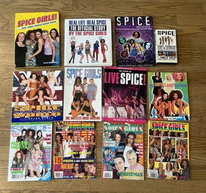 SPICE GIRLS Lot 90's HC Books VHS Magazines Posters - Imagen 1 de 15