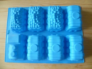 Kuchenform aus Silikon, Eisenbahn (Lok und versch. Anhänger) , neu, blau - Bild 1 von 2