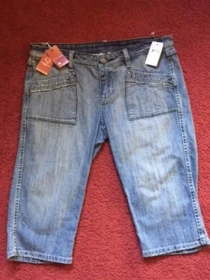 NWT WOMEN'S BUFFALO DAVID BITTON "COOKIE" CAPRI JEANS SHORTS WASHED OUT BLUE 29 - Image 1 of 4