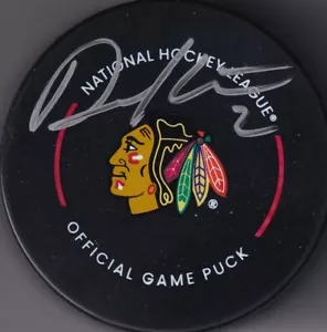 BECKETT DUNCAN KEITH SIGNED CHICAGO BLACKHAWKS REAL GAME MODEL PUCK 1W456925 - Picture 1 of 2