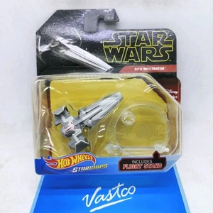 Hot Wheels 2018 Star Wars Starships Sith Infiltrator Includes Flight Stand GNF75 - Picture 1 of 6