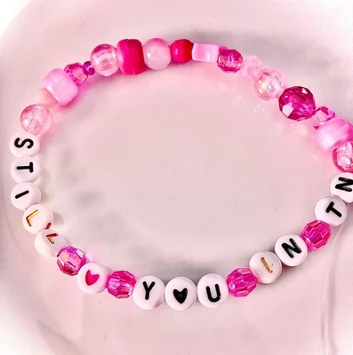 Pulsera de amistad Chappel Roan Pink Pony Club Foto 1 de 3