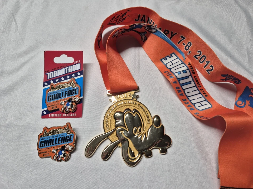 Medalla Goofy's Race and a Half Challenge 2012 y 2 carreras Foto 1 de 4