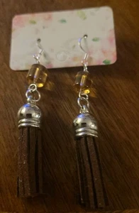 Pendientes colgantes de gancho 925 con flecos de gamuza marrón con cuentas de vidrio marrón artesanales - Imagen 1 de 3