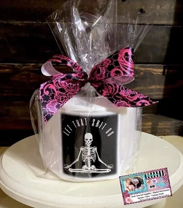 Let That Sh*t Go…..Toilettenpapier Badezimmer Dekoration oder Gag Geschenk - Bild 1 von 1