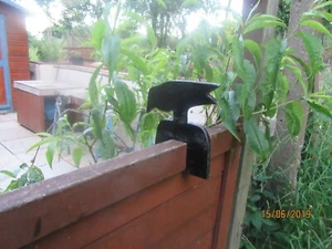 Stooping wooden Garden crow fence Top ornament Feature - Picture 1 of 3