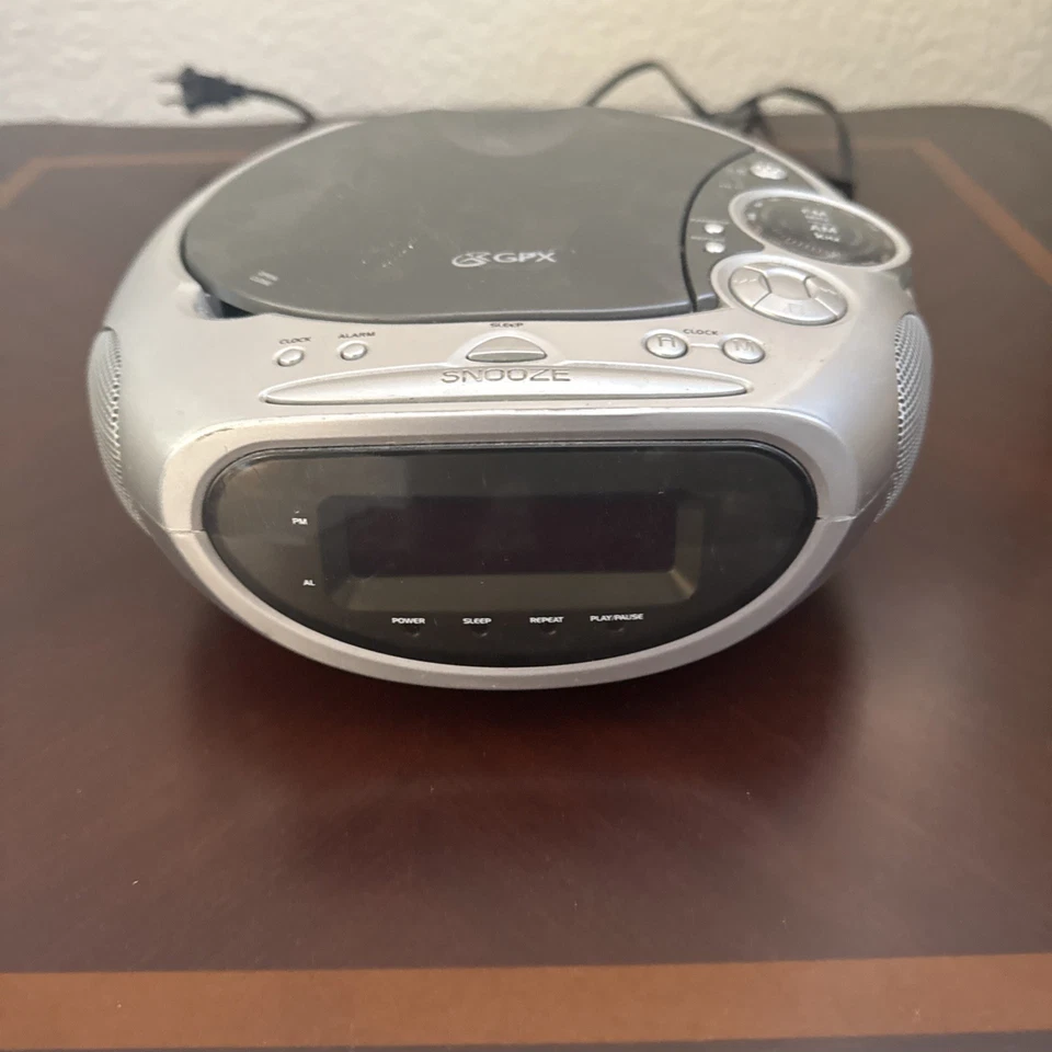 AM/FM Digital Clock Radio / CD Player Black & Silver GPX CRCD2806 - Image 1 of 4