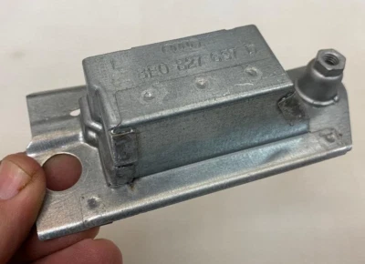 AUDI A4 2004-2008 MONTAJE MANIJA MALETERO P/N 8E0 827 657 D IZQUIERDA ORIGINAL PIEZA ORIGINAL FABRICANTE DE EQUIPOS ORIGINALES A6 Foto 1 de 4