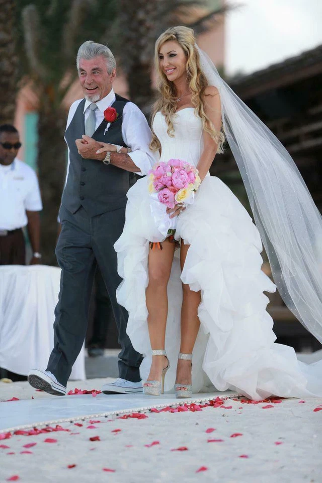 Vestido de novia de organza alto bajo sin tirantes blanco marfil playa boda con cordones costumbre Foto 1 de 4
