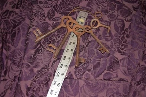 LOT OF 5 Antique Iron Steel Skeleton Key Lock Keys ON Vintage RING Rare - Picture 1 of 8
