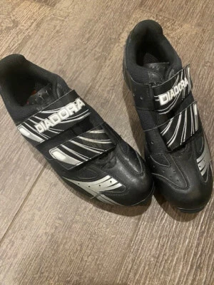 Zapatillas de ciclismo/bicicleta/MTB/spinning Diadora usadas. Mujer Talla 7 USA Negro Foto 1 de 4