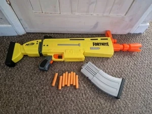 Rifle pistola Fortnite Nerf AR cicatriz con cargador y balas. - Imagen 1 de 4