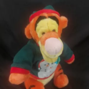 Disney Store Tigger Navidad Muñeco de Nieve Suéter Sombrero 13" Winnie The Pooh Peluche - Imagen 1 de 17
