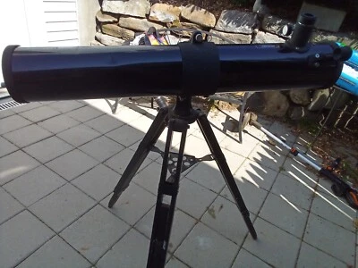 Celestron 41/2 " (114mm) telescope -910mm FL NEWTONIAN - Image 1 of 4