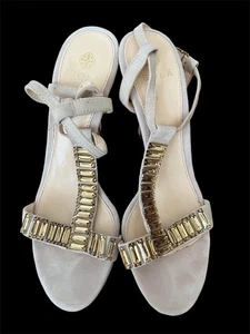 Isola Damen Wildleder Riemchensandale 4-Zoll-Absatz mit Schmucksteinen Größe 7,5 Eierschale - Bild 1 von 6