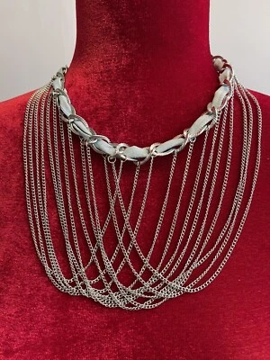 COLLAR MULTICAPA METAL PLATA CON ESCOTE MATERIAL AZUL CLARO Foto 1 de 3