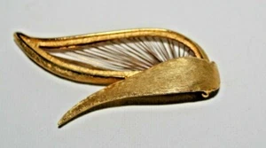 Vintage Gold Tone Leaf Pin Brooch Signed Monet - Picture 1 of 3