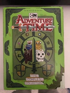 ADVENTURE TIME: COMPLETE SERIES STANDARD EDITION - Region 1 DVD US Import SEALED - Imagen 1 de 18