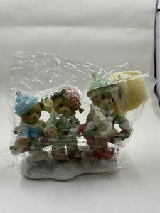 Cherished Teddies Bringinging You A Sweet Season Adam, Karen & Katelyn 4008155 Neu - Bild 1 von 4