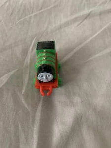 THOMAS & FRIENDS Mini Tren Motor CLÁSICO Percy Verde Negro Rojo H02A - Imagen 1 de 9