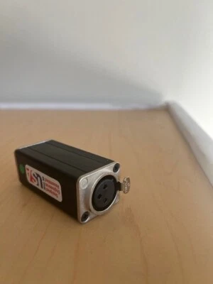 Sescom XLRF AES 110 Ohm to BNC 75 Ohm adaptor - Image 1 of 3