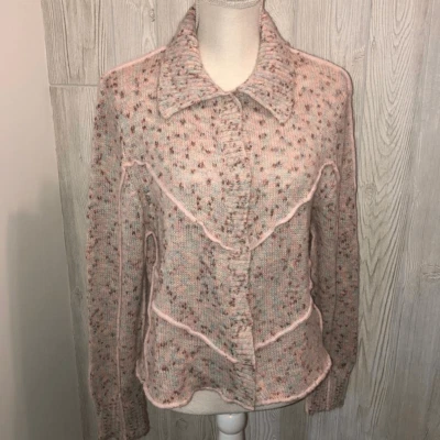 One girl who sweater Foto 1 de 4