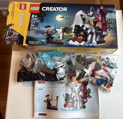 Lego Creator 40597 SCARY PIRATE ISLAND Complete with Instructions - Image 1 of 4