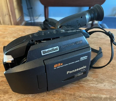 Panasonic VHS-C Camcorder Palmcorder PV-L858D Video Camera Parts or Repair - Image 1 of 4