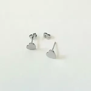 1 PAIR HEART CHIPS 6mm HYPOALLERGENIC STAINLESS STEEL EARRINGS - Picture 1 of 1