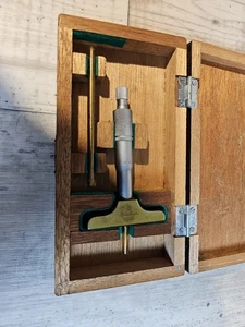 Vintage Mitutoyo Depth Micrometer 0–25 mm 0.01 mm w/ Extension & Wood Box NOS - Picture 1 of 13