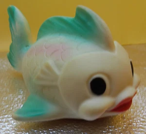 Fisch weiß grün 60er Jahre Ära Gummi Quietschspielzeug funktioniert noch - Bild 1 von 5